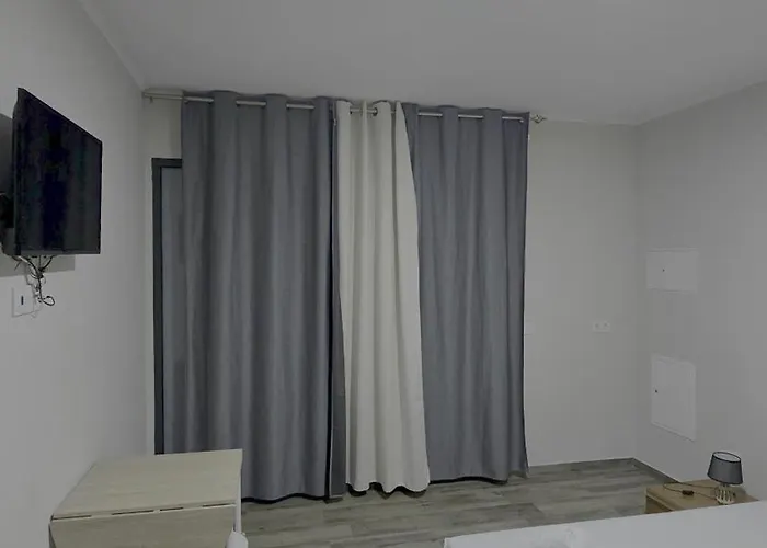 Seaside & Levada Escape *